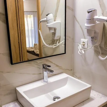 Island Dreams Rooms & Suites