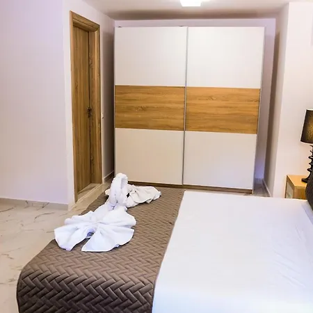 Island Dreams Rooms & Suites Guest house